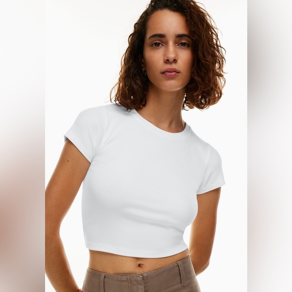 Aritzia Wilfred Free
Go-To T-Shirt
Stretchy ribbed crewneck tshirt Gold EUC - Picture 7 of 8